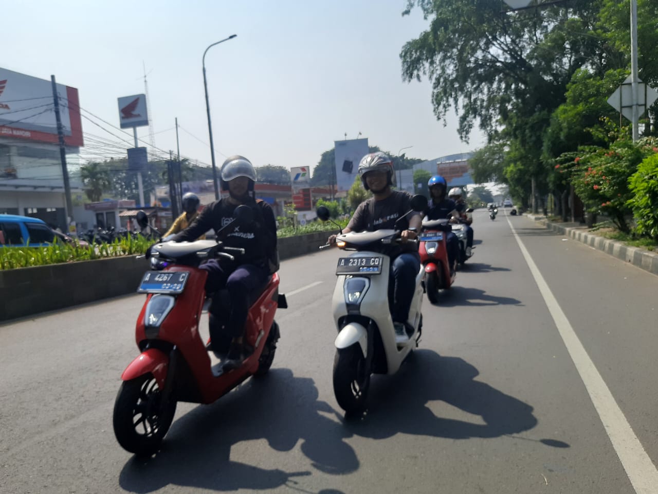 Honda Banten Ajak Jurnalis Rolling City dengan Motor Listrik Honda EM1